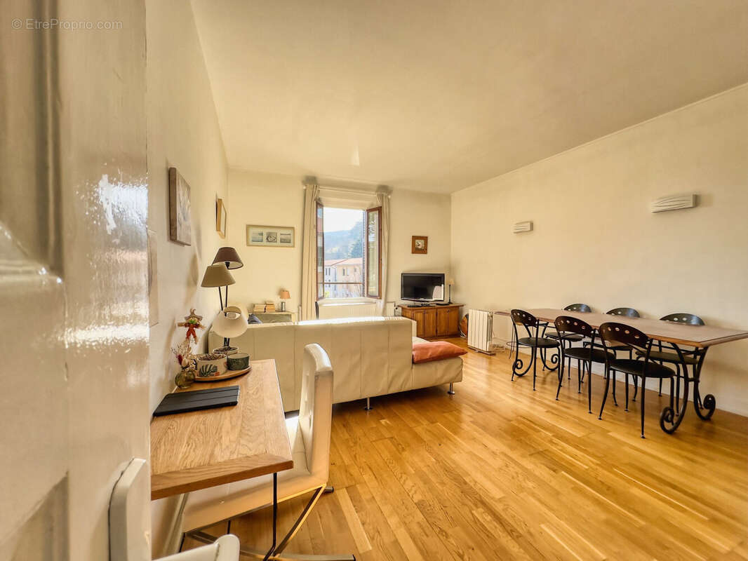 Appartement 83 m² à Albigny-Sur-Saone  - photo 2