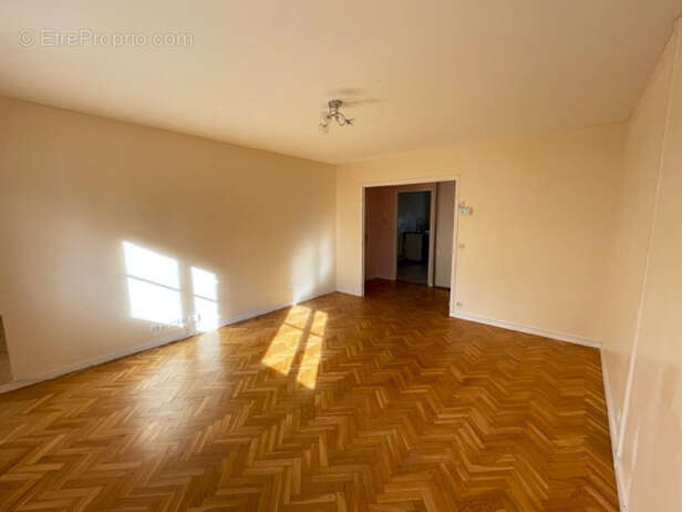 Appartement à LE PLESSIS-ROBINSON