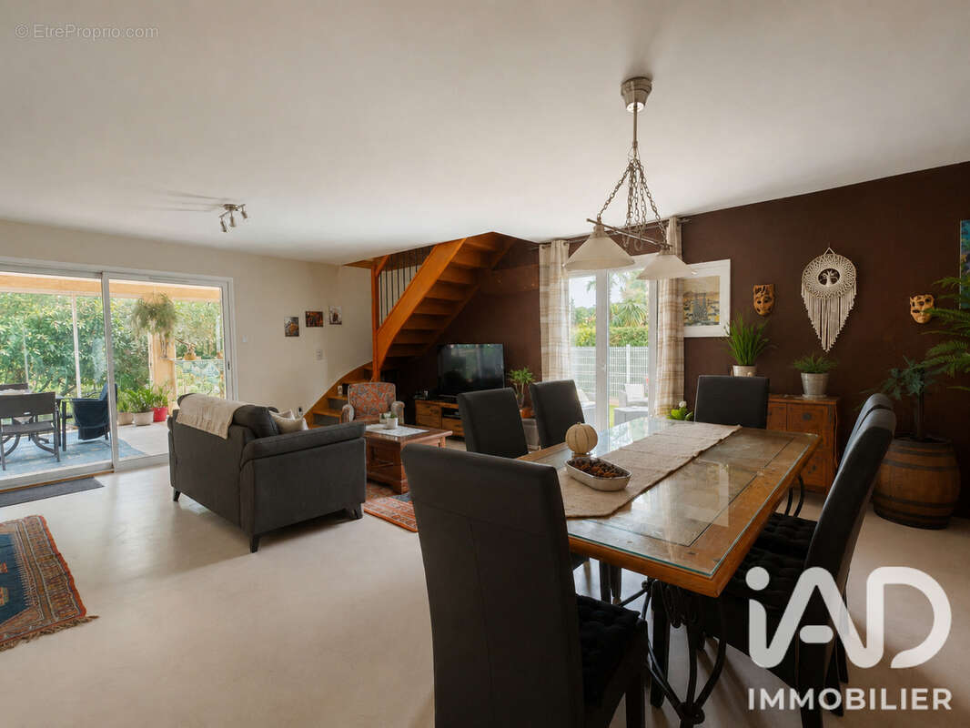 Maison 160 m² à Saint-Cyprien  - photo 4