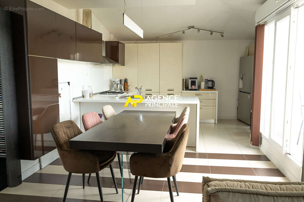 Appartement à SARTROUVILLE