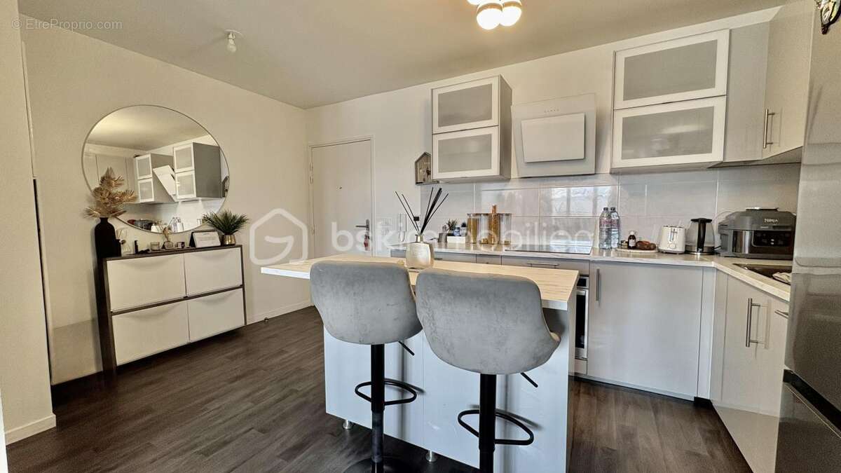 Appartement à LES PAVILLONS-SOUS-BOIS