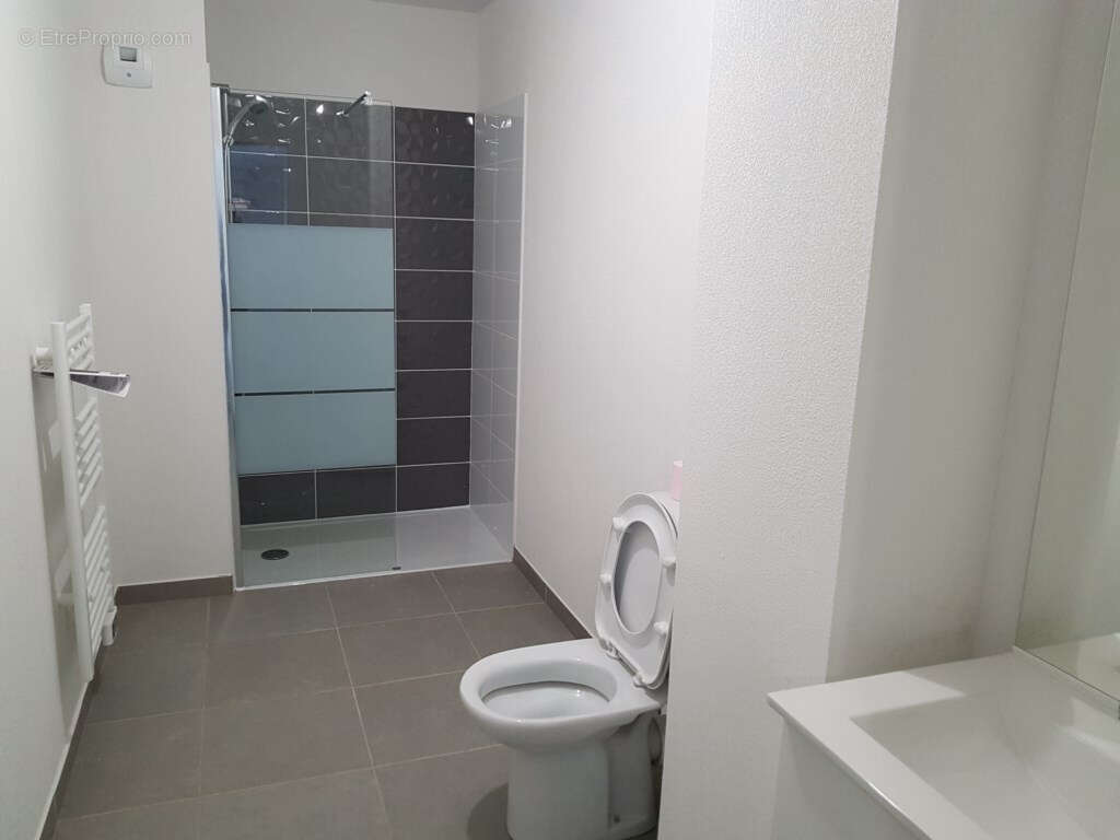 A vendre en exclusivite t2 de 50 m2 environ avec terrasse avec 2 places de parkings privatif - photo 8