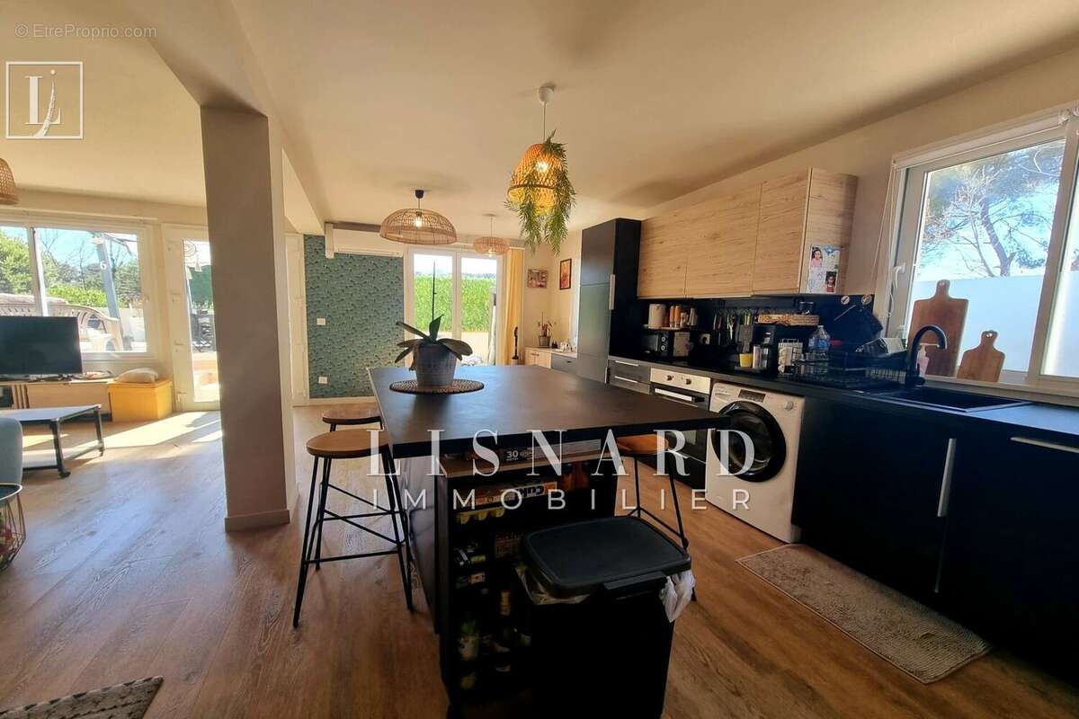 Appartement à VALLAURIS
