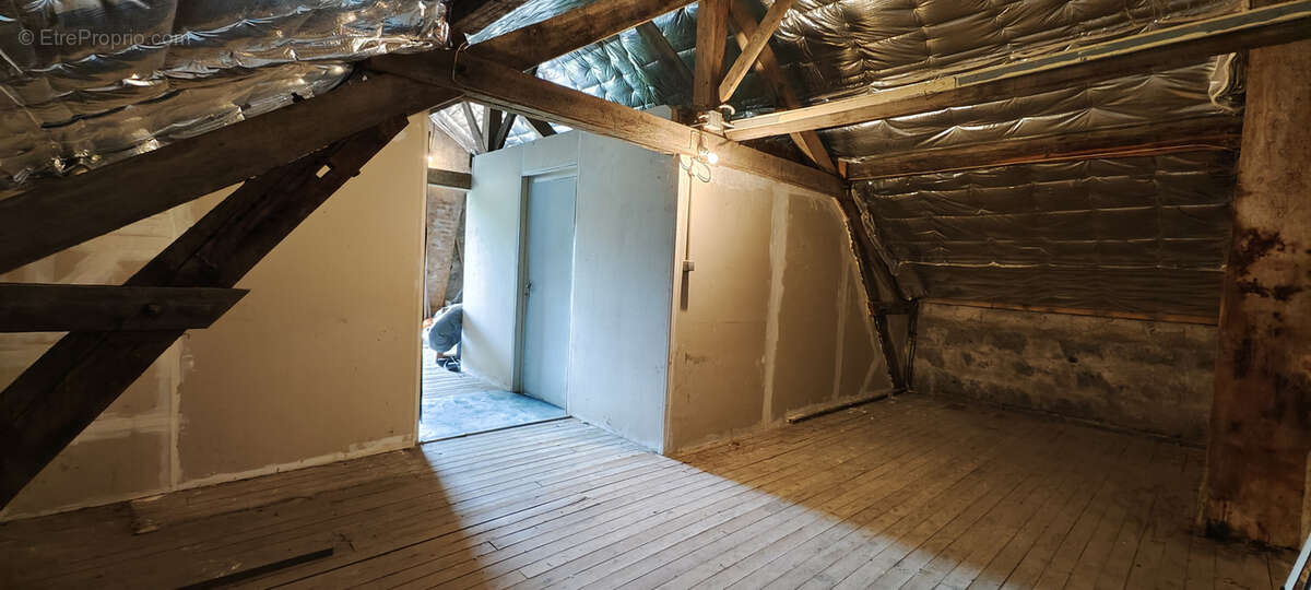 Maison à LA VILLE-AUX-DAMES