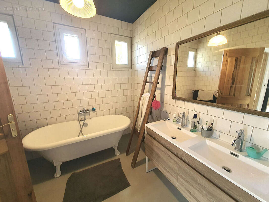 Maison à LES ANGLES