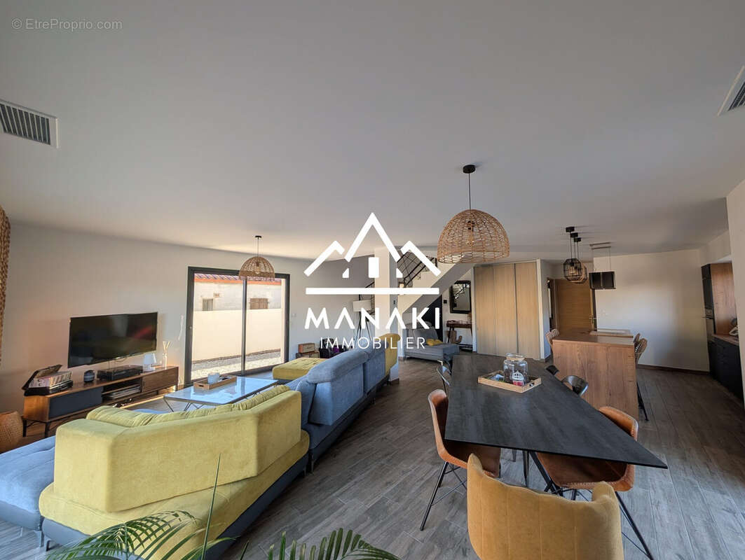 Pièce de vie  - Maison à PEZILLA-LA-RIVIERE