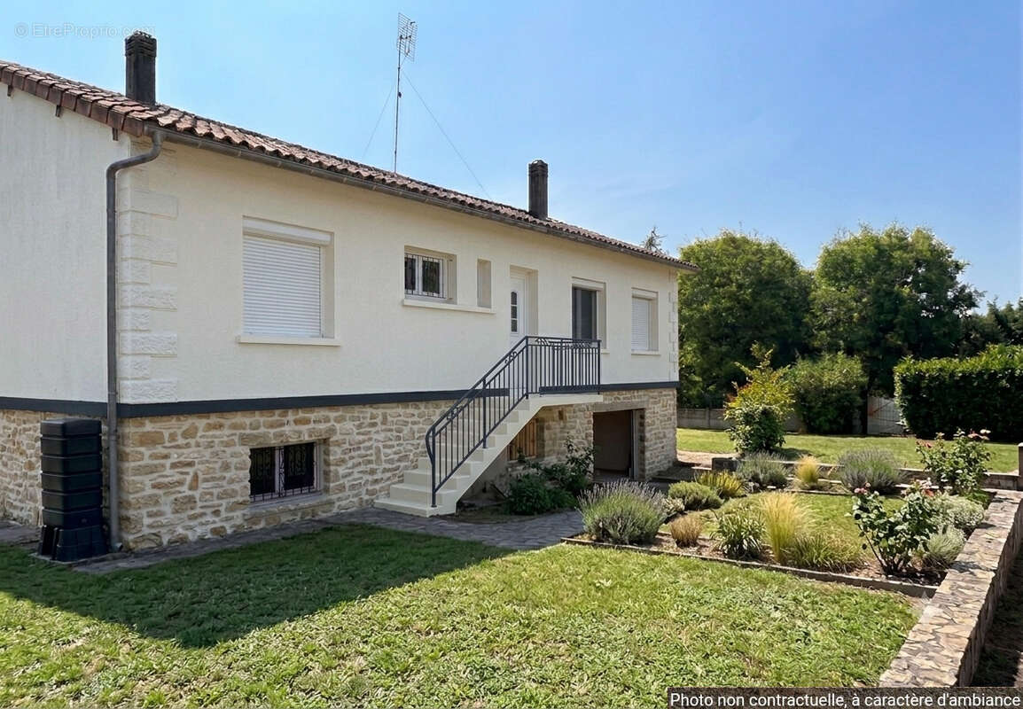 MAISON FAMILIALE avec grand garage et terrain clos à seulement 8 minutes de COGNAC - photo 20