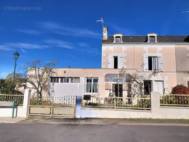 Maison à LATHUS-SAINT-REMY