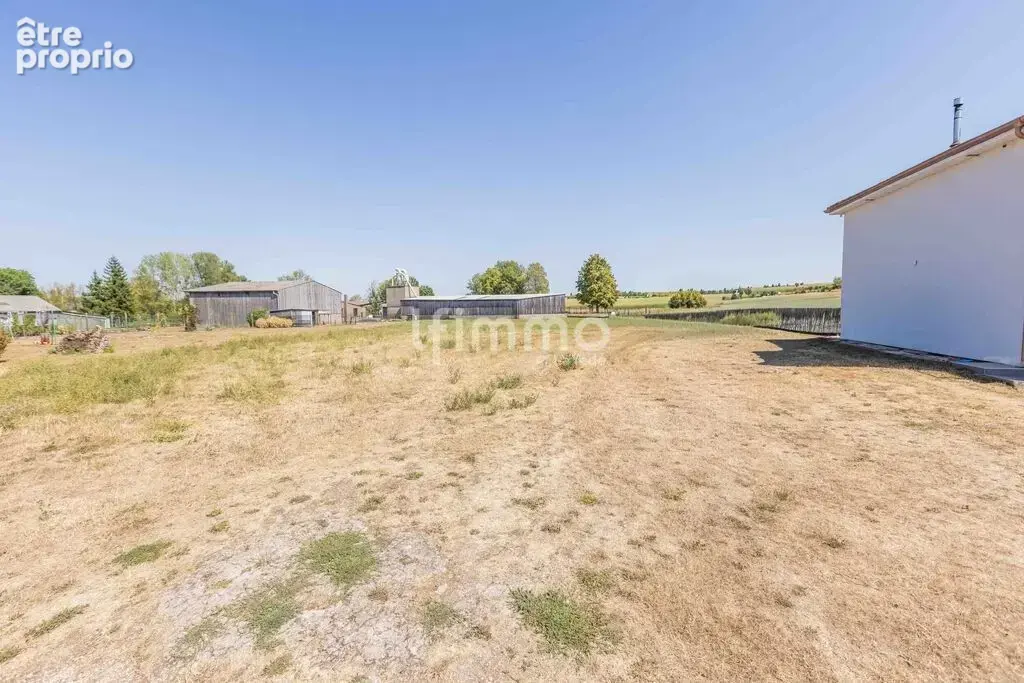 Maison familiale, belles prestations, avec grand terrain en camp - photo 13