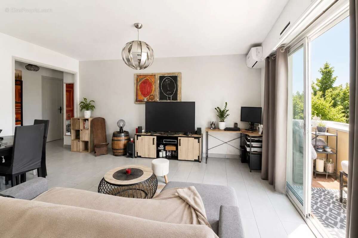 Appartement à SAINT-MARTIN-DU-VAR