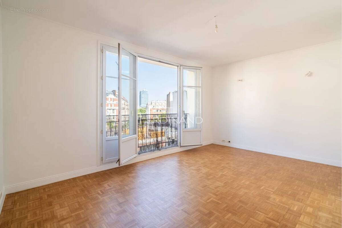 Appartement à PARIS-17E