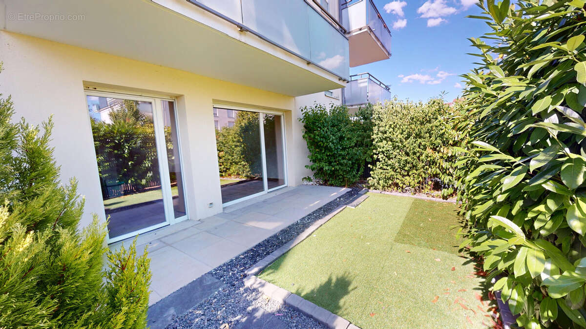 T2 en rez-de-jardin avec terrasse et parking - photo 10