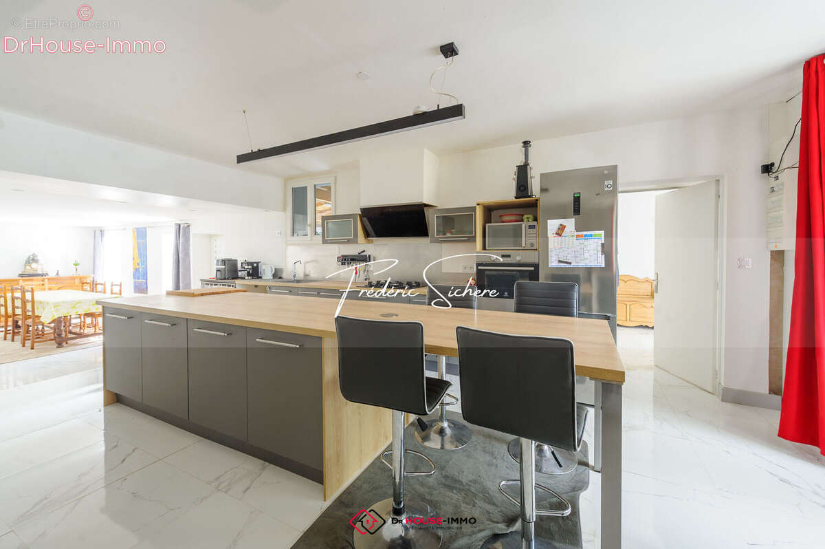 Maison 247 m² à Marsais  - photo 6