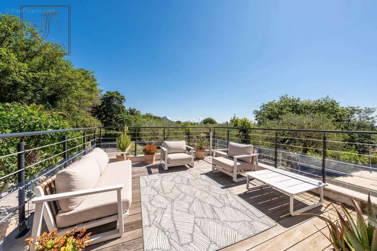 Maison à TOURRETTES-SUR-LOUP