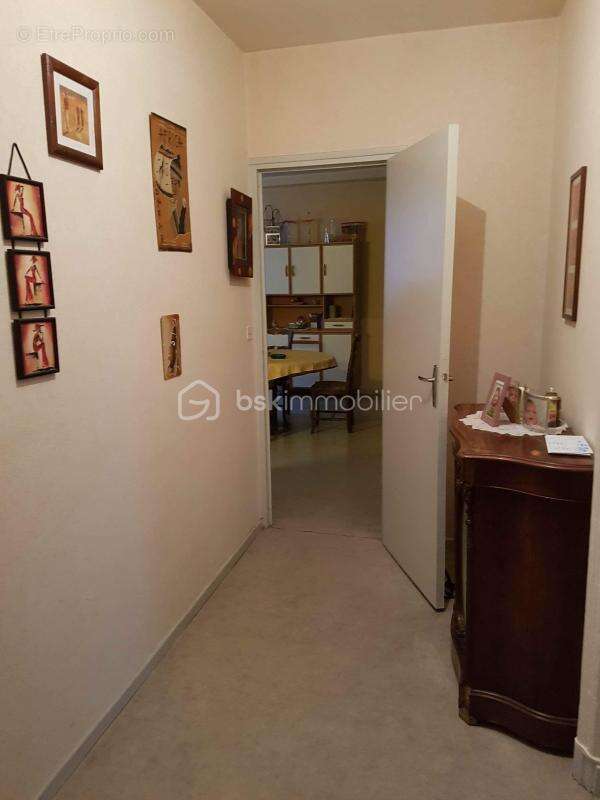 Centre ville de vesoul, grand appartement t3 de 85m2 libre, proche tout commerces et parking - photo 4