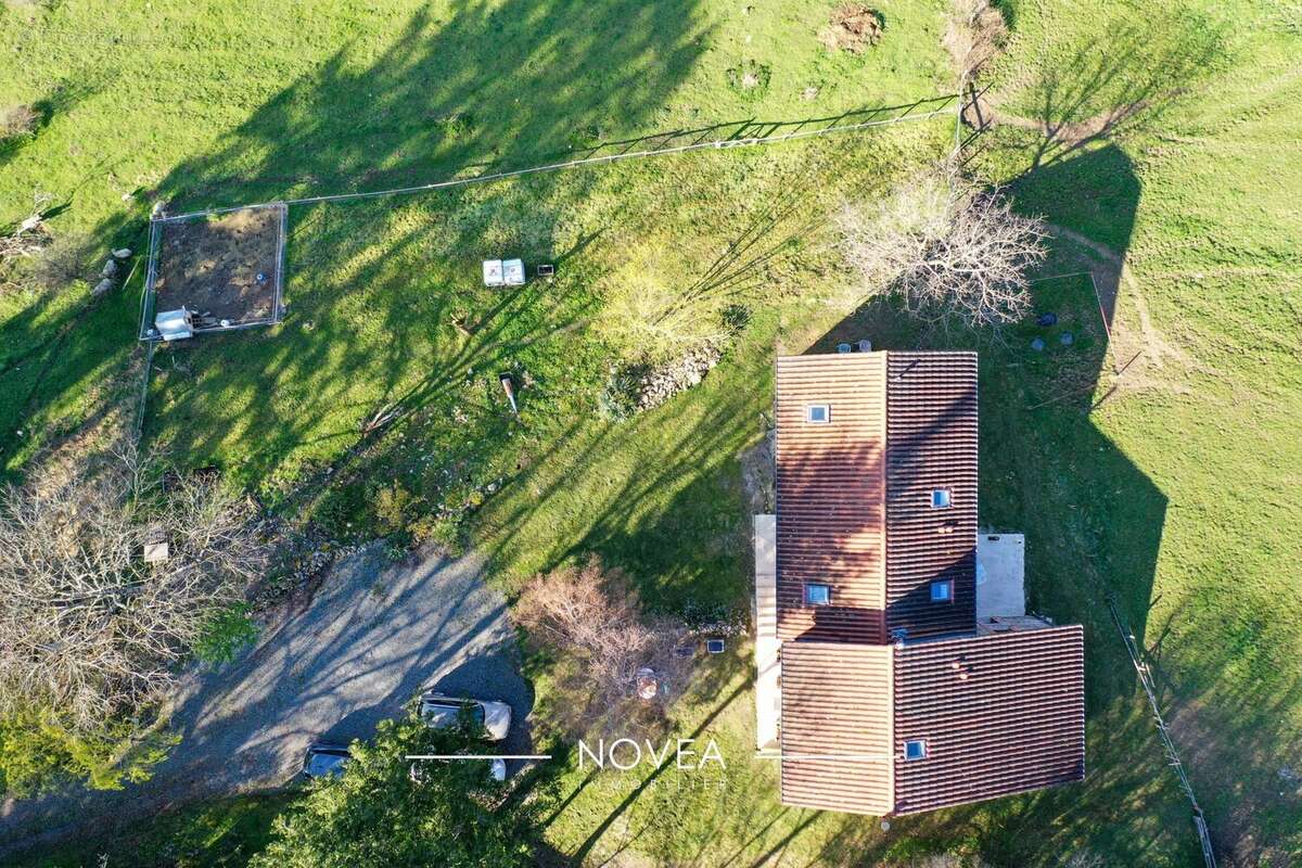 Maison à SAINT-IGNY-DE-VERS