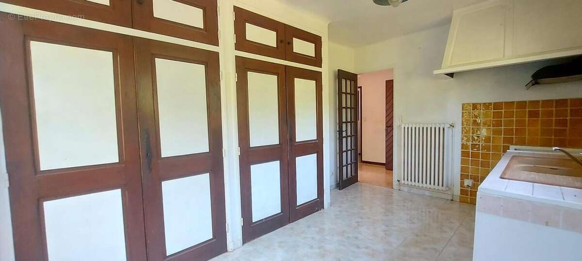 Villa 4 pieces dependances a renover valescure frejus - photo 11