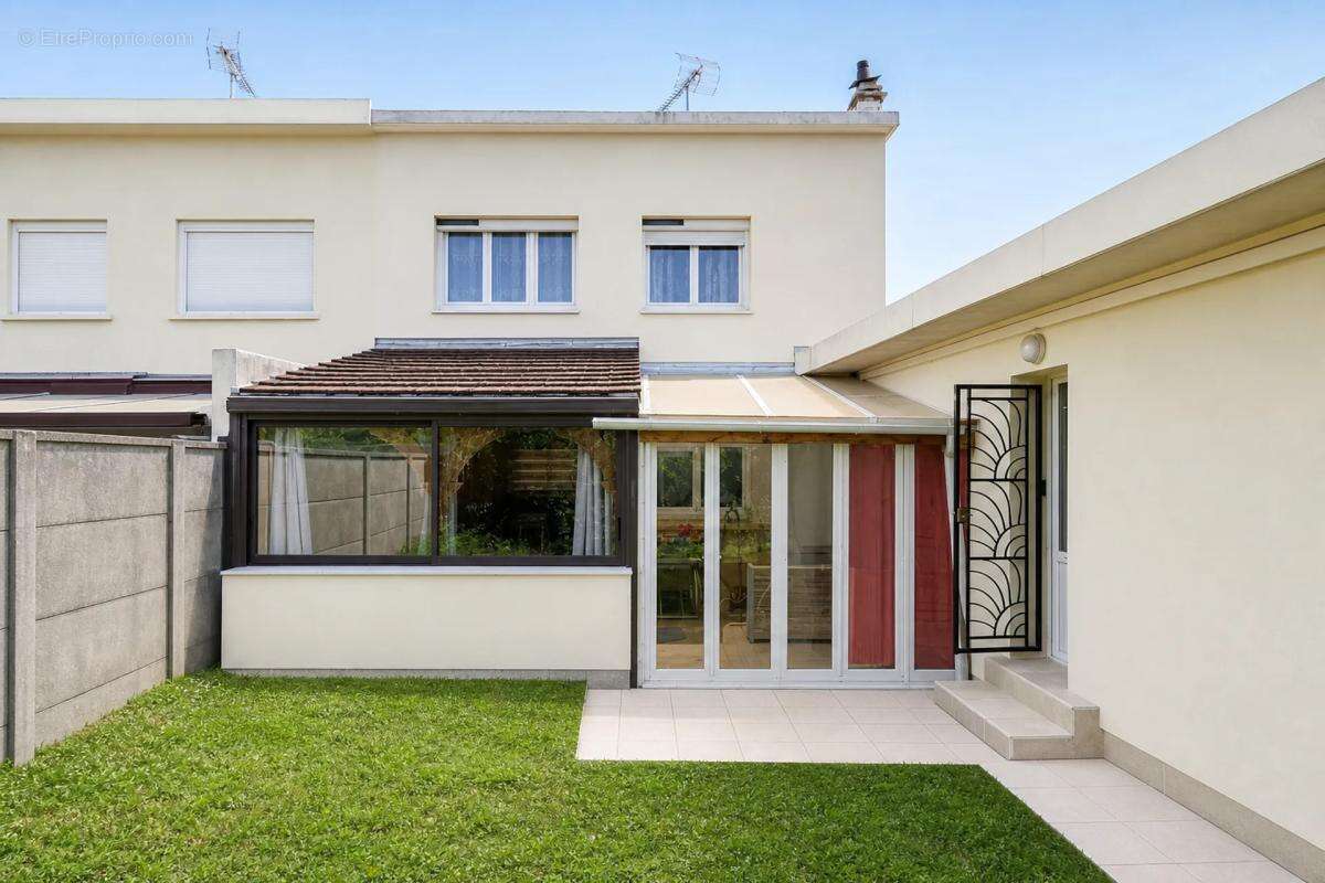 Maison de 5 pièces de 150 m² située à Sainte-Savine - photo 12