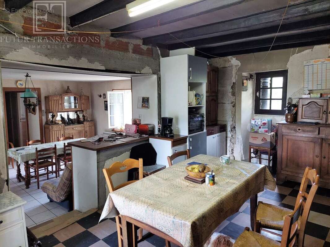 Maison à SAINT-FRONT-LA-RIVIERE
