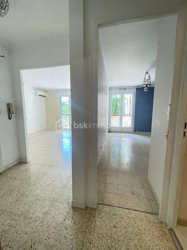  T2 Aix-en-Provence – Balcon, garage, parking et fort potentiel - photo 9