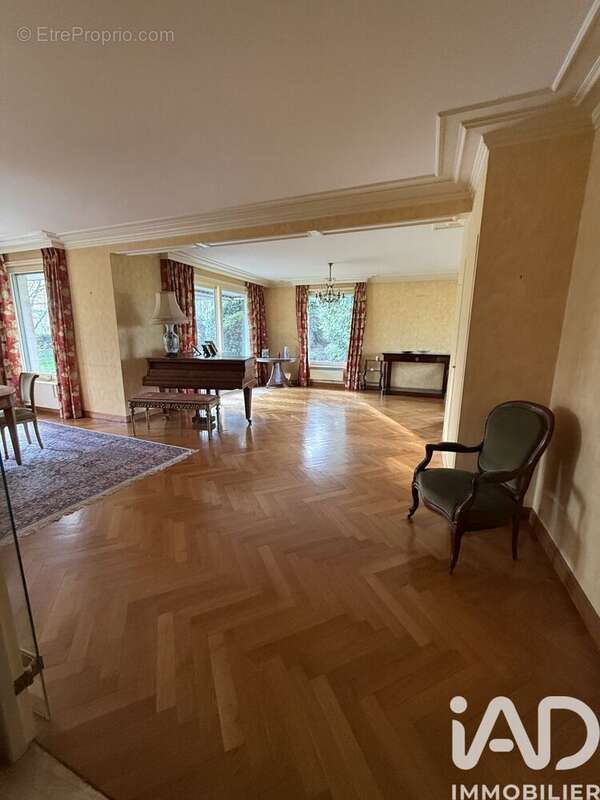 Maison 300 m² à Saint-Floris  - photo 7