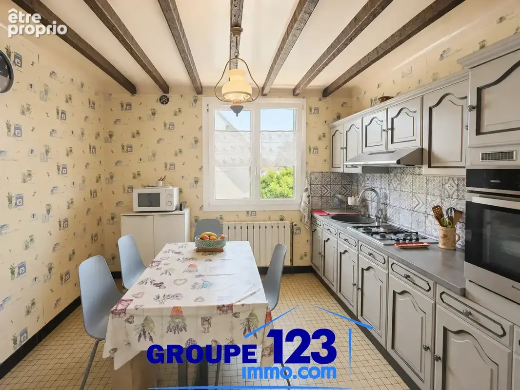 Sur les hauteurs de Laroche-Saint-Cydroine   Une maison familiale à découvrir - photo 2