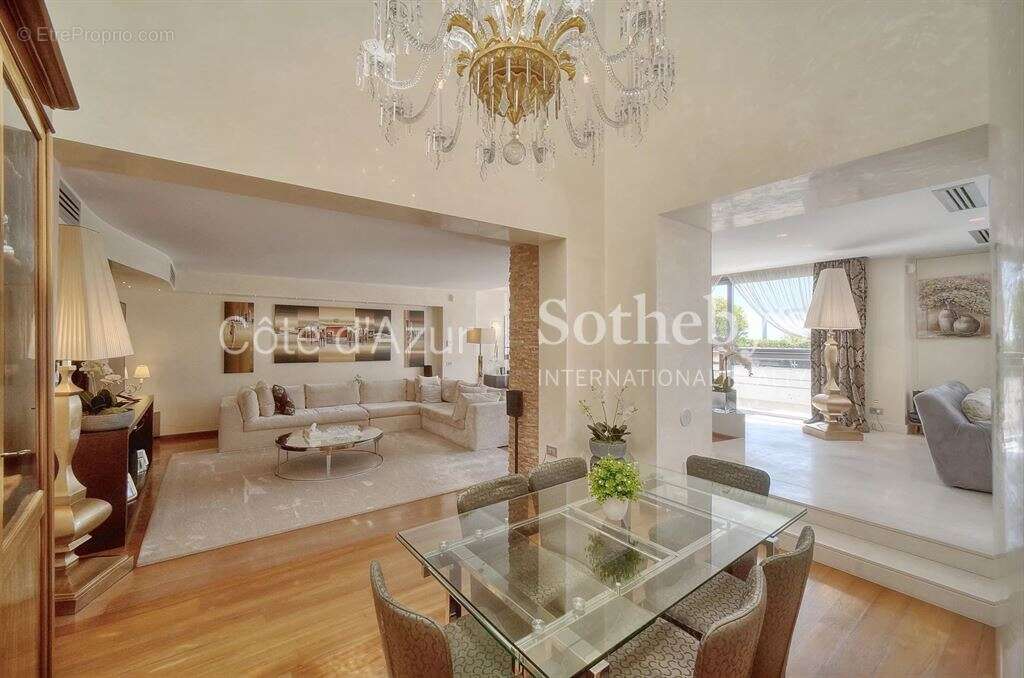 Appartement à ROQUEBRUNE-CAP-MARTIN