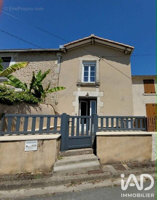 Photo 1 - Maison à LIGUGE