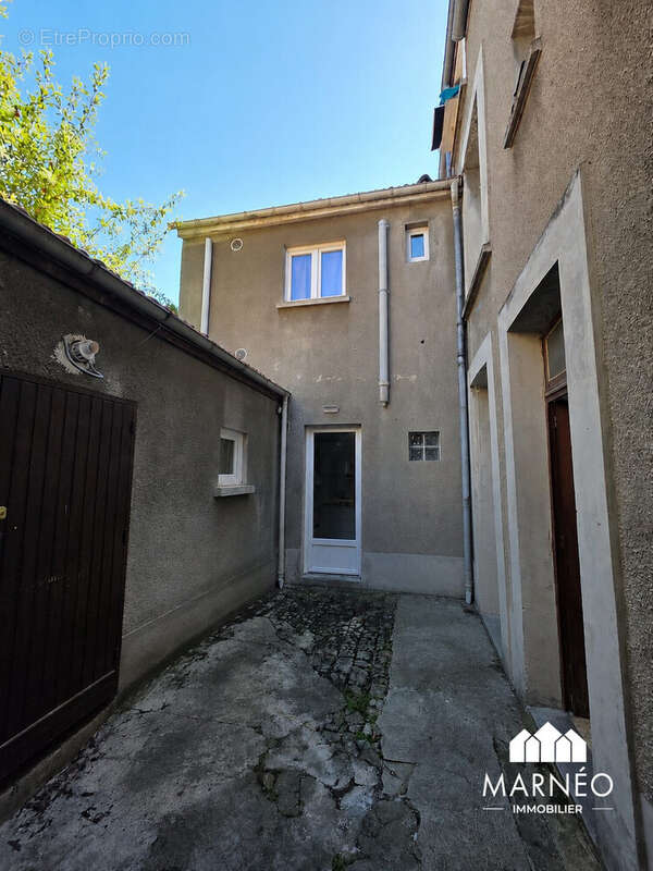 Appartement 220 m² à Reims  - photo 2