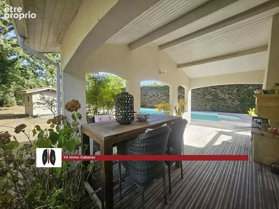 Salles – Belle maison de plain-pied avec piscine, grands volumes et terrain de plus de 2 400 m² Un cadre privilégié, de beaux vo - photo 11