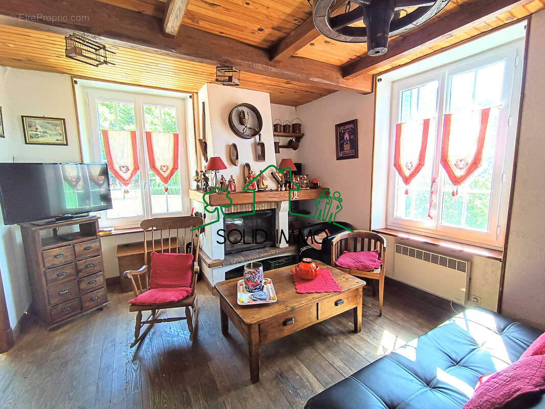 Maison traditionnelle de 150 m2 avec terrain sur la commune de Labastide sur Besorgues 07600 - photo 7
