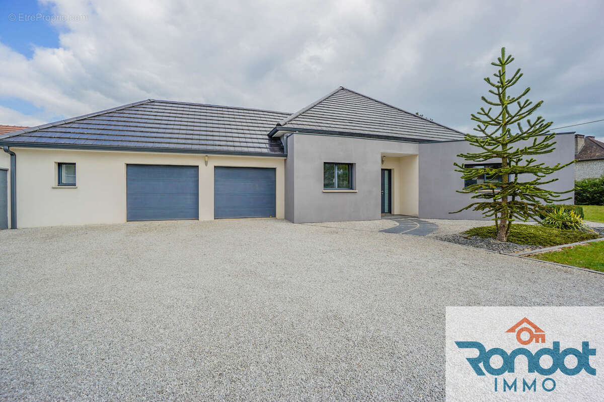 Maison 10 pièces / 6 chambres / 380 m2 / 2045 m2 terrain + piscine intérieur - photo 15