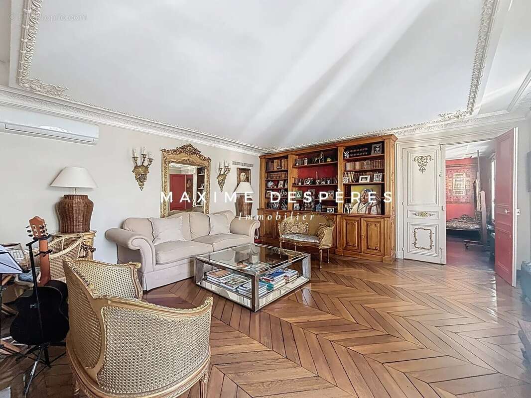 Appartement à PARIS-8E