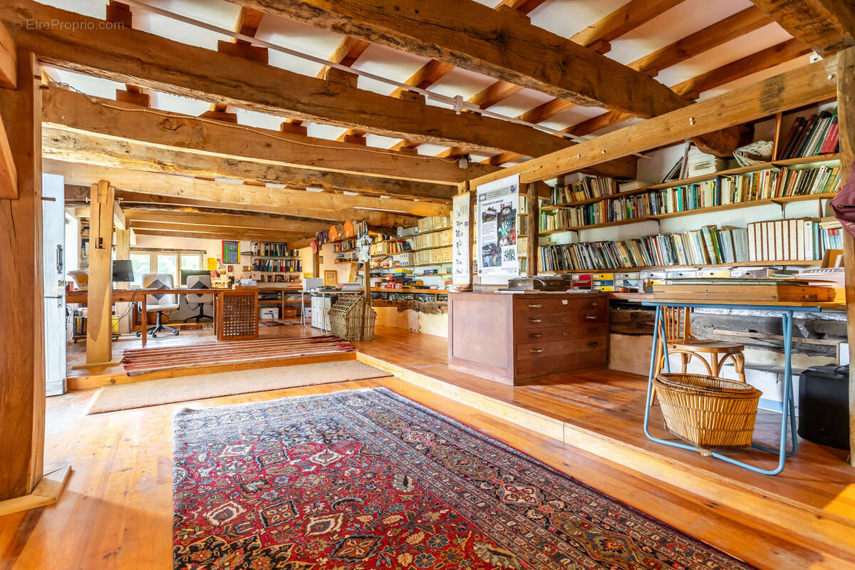 Maison de campagne avec annexes, piscine, grange et vue - photo 32
