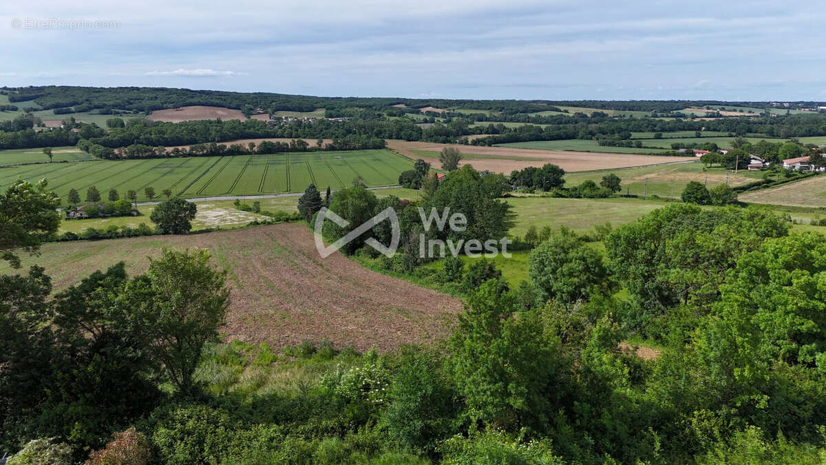 Terrain à LEVIGNAC