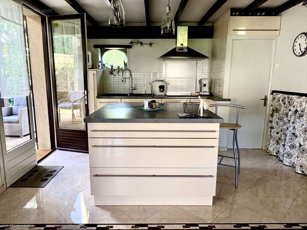 Maison contemporaine de 105 m² avec grand jardin arboré et piscine chauffée - photo 9