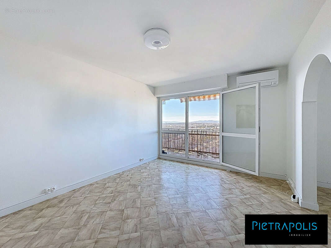 salon - Appartement à RILLIEUX-LA-PAPE