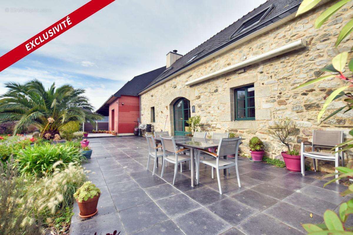 Maison à PLOMODIERN