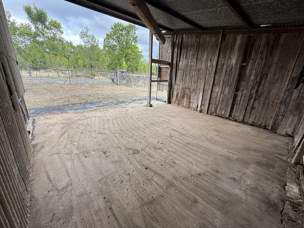 Vente dépôt avec hangar et terrain constructible Saint Affrique - photo 10