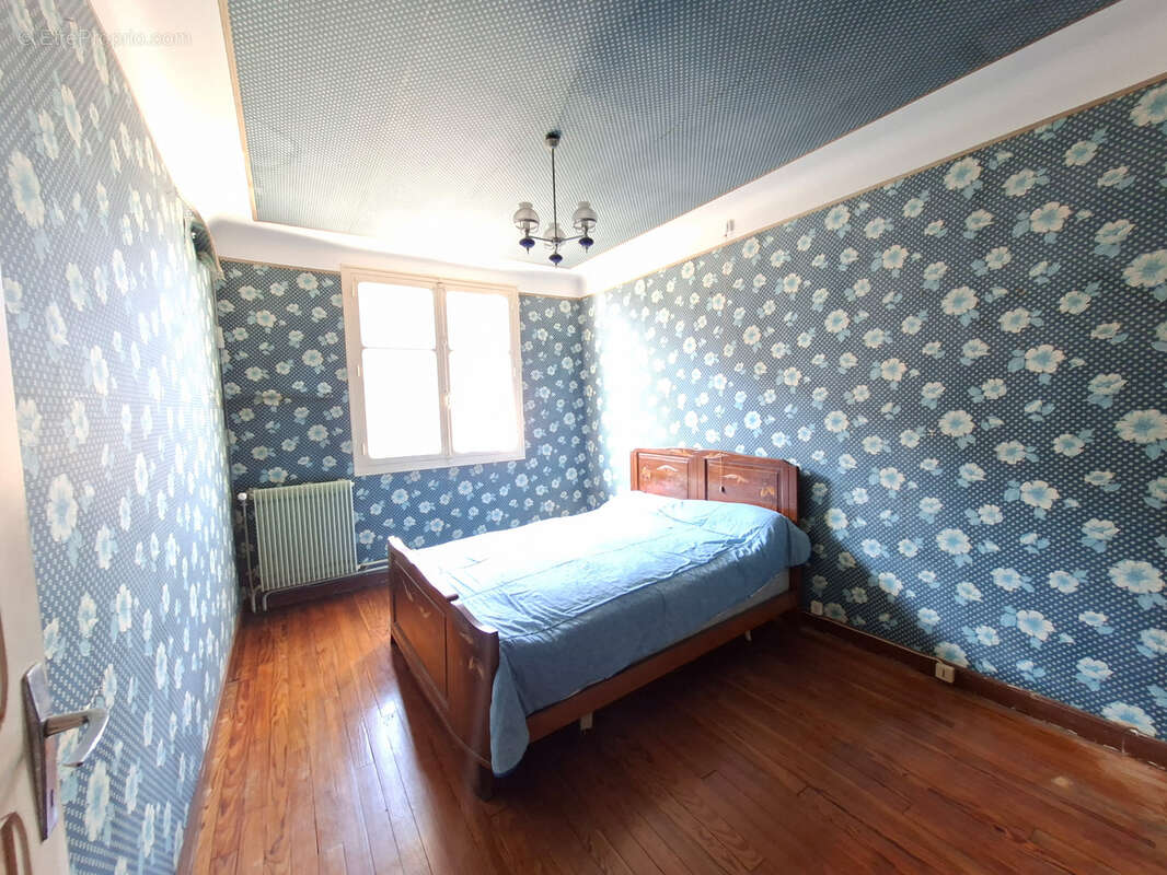 Grande maison de 130 m2 avec garage, dépendance et vastes abris sur jardin clos   Lagor (64170) - photo 6