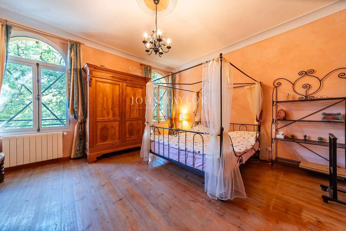 Propriété d'exception aux portes de Lourmarin – Élégant domaine de caractère au cœur du Luberon - photo 15