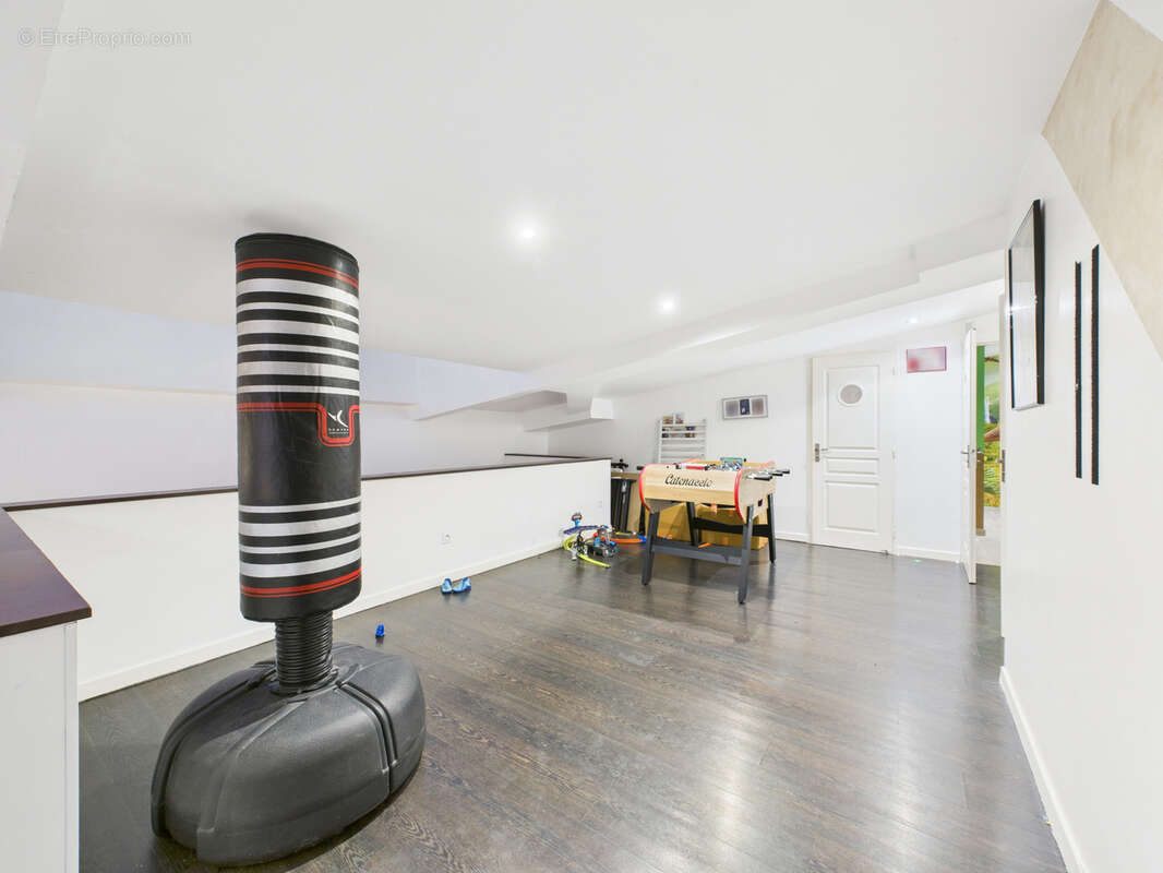 Maison à LE CHAMBON-FEUGEROLLES