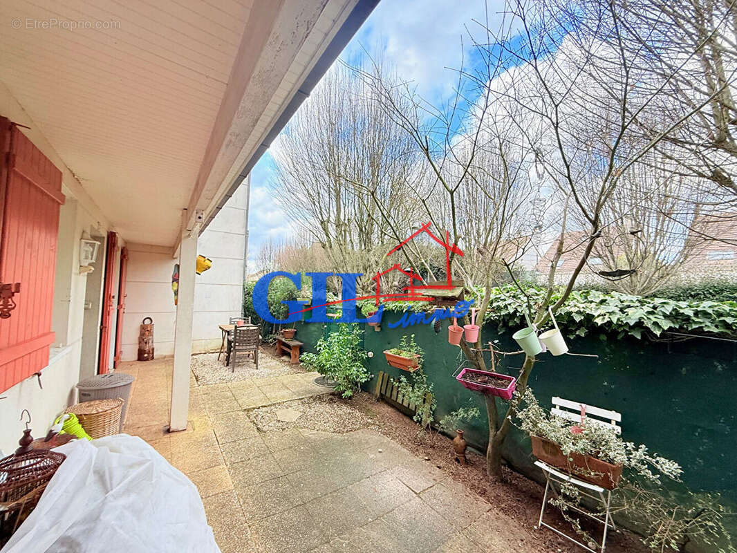 Appartement à SAVIGNY-LE-TEMPLE