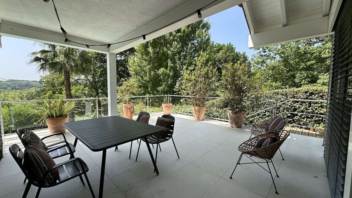 Villa d'architecte de 300 m² avec piscine et jardin de 1100 m², au calme absolu - photo 3