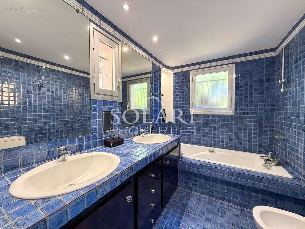 Maison à MANDELIEU-LA-NAPOULE