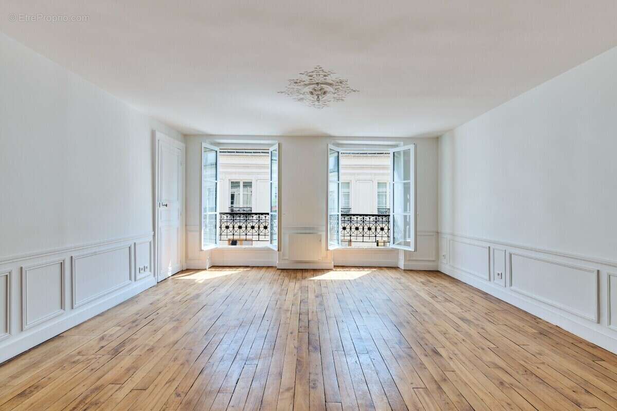 Appartement à PARIS-2E