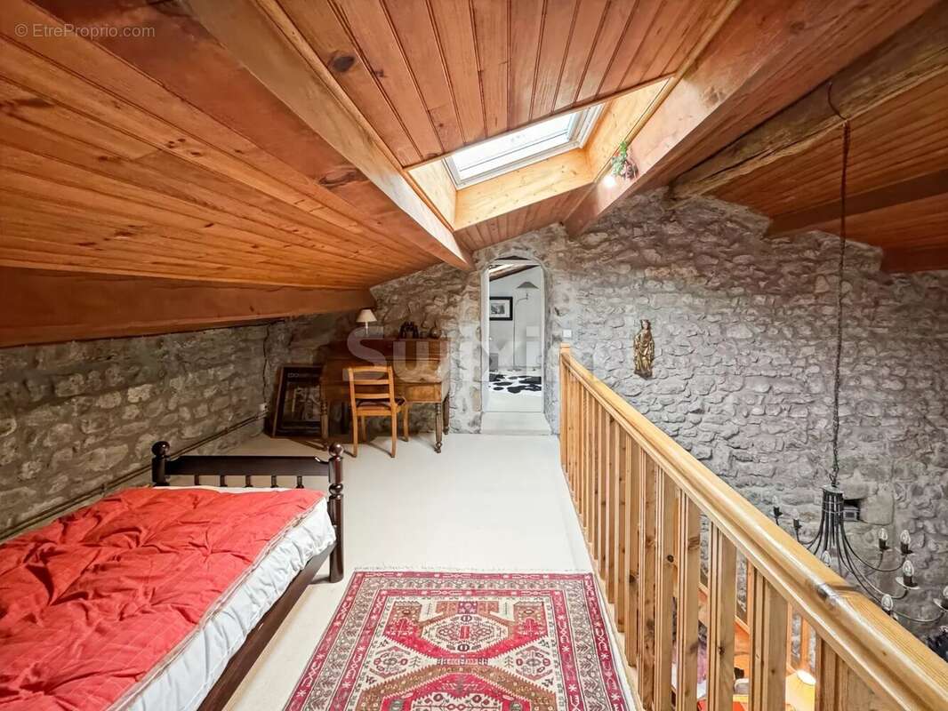 Maison à SAINT-APOLLINAIRE-DE-RIAS