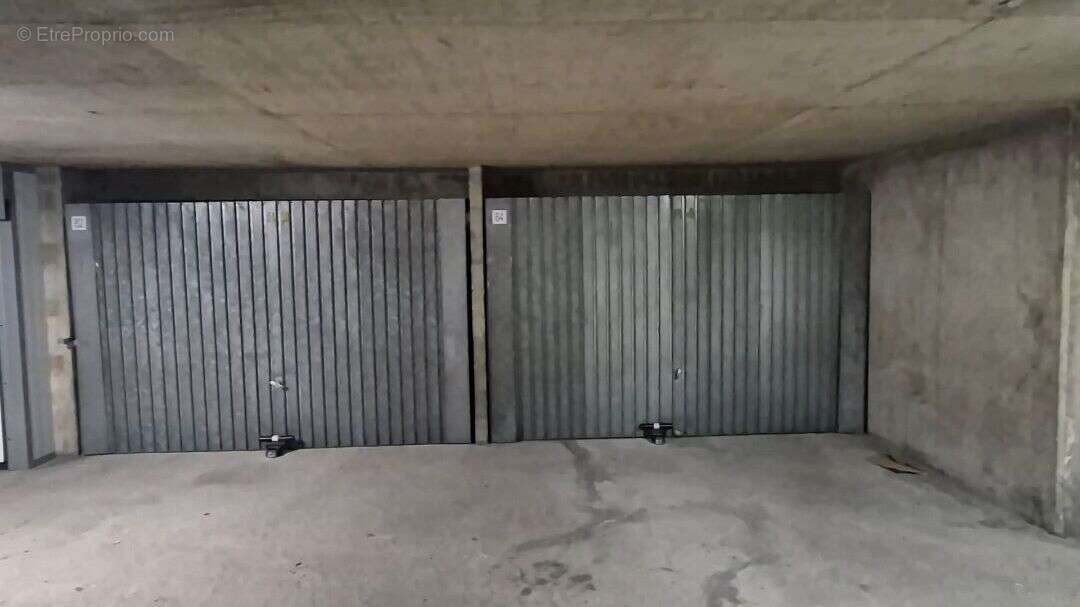 Parking à PARIS-10E