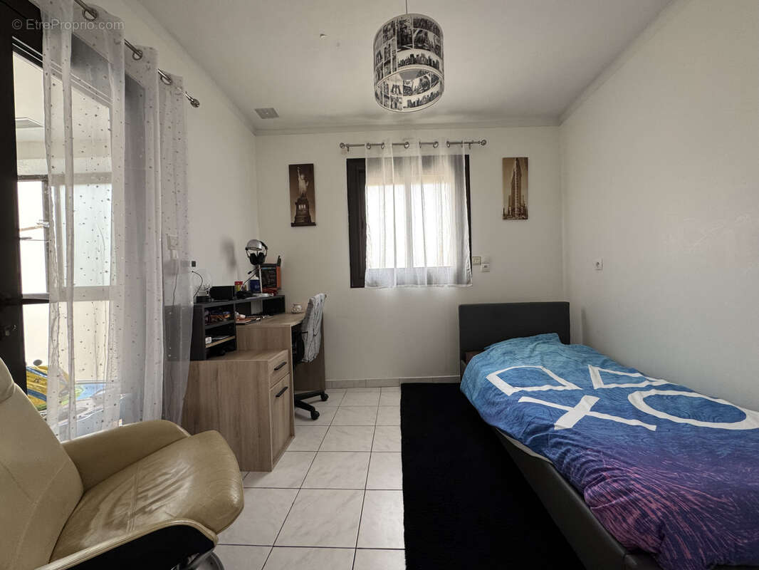 Maison à SAINT-LAURENT-DE-LA-SALANQUE