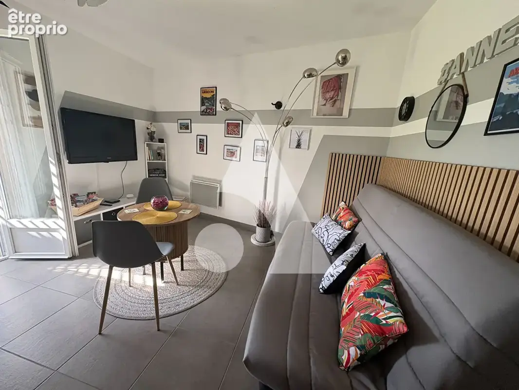 Maison récente de plain-pied avec gîte, sans vis-à-vis, terrain arboré de 1 033 m² et voie verte à proximité : un bien rare à Sa - photo 4